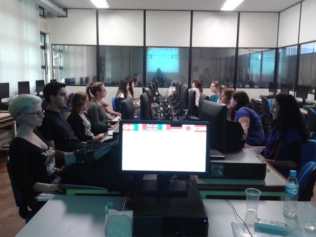 Ana Lúcia Sesso ministrando o Curso Preparador de Revisores de Texto na Unisinos, no Rio Grande do Sul.